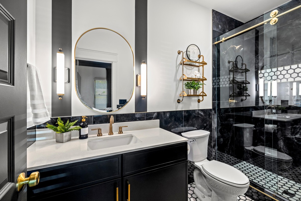 En-suite bathroom with walk in shower.