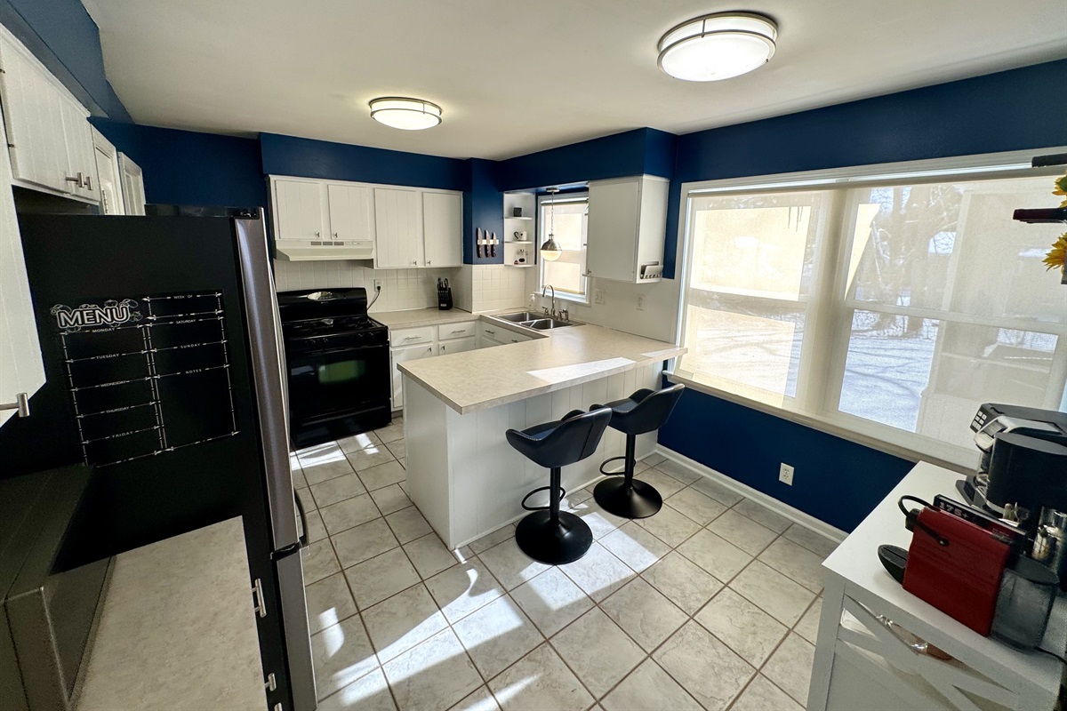 Great Kitchen with Breakfast Bar and fully stocked!