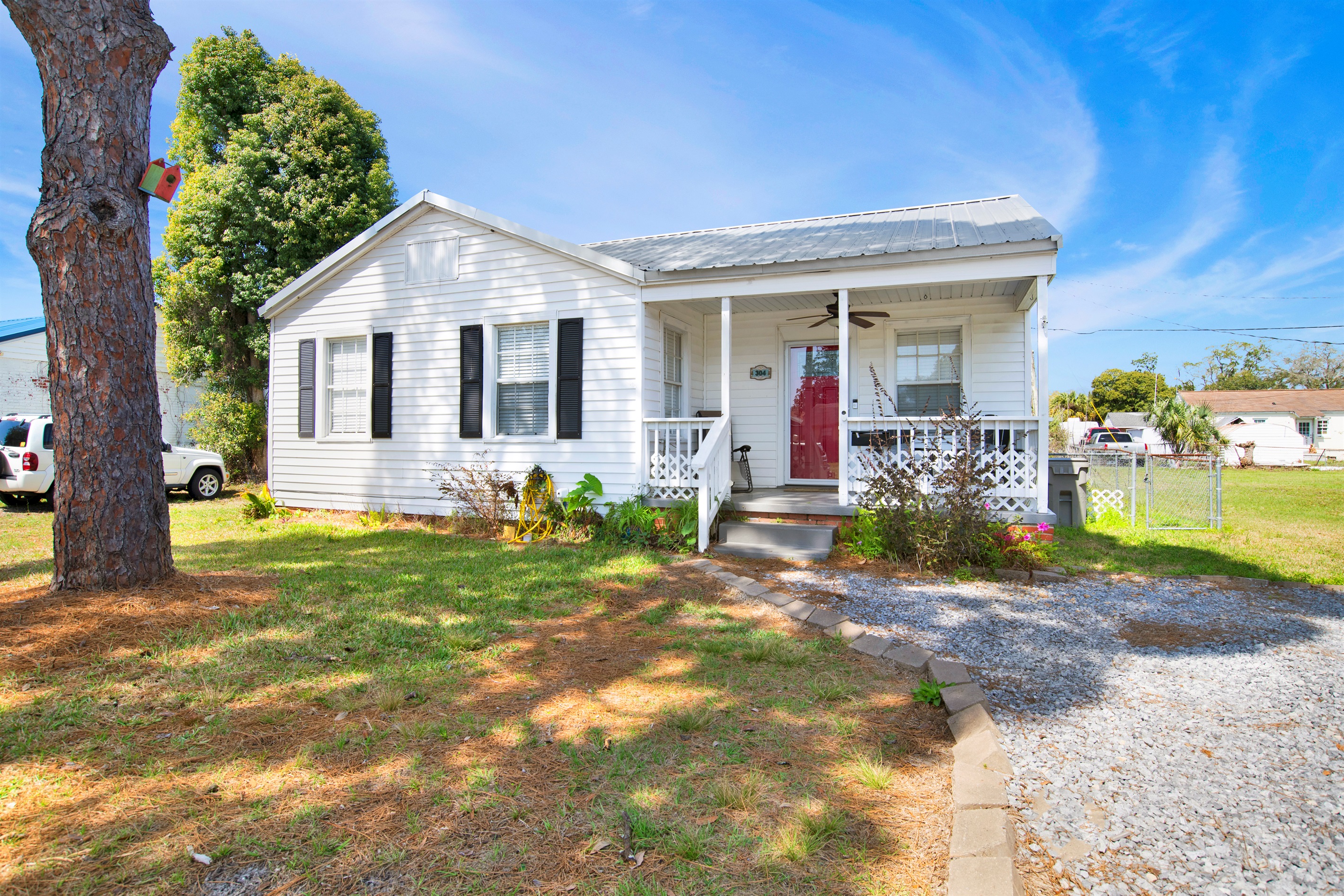 Welcome to our Sunset Cottage in Navy Point!