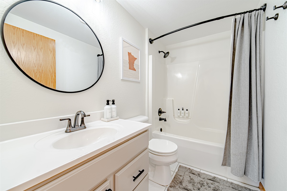 Main level guest bathroom! Shower/tub combo. We supply quality shampoo, conditioner, and body wash!