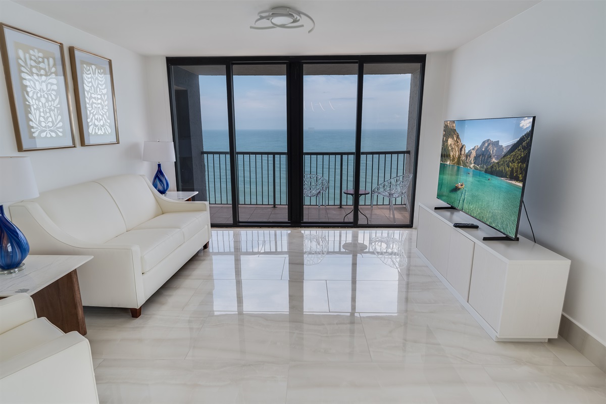 Amazing Living Room with Views of the Ocean 🌊☀️