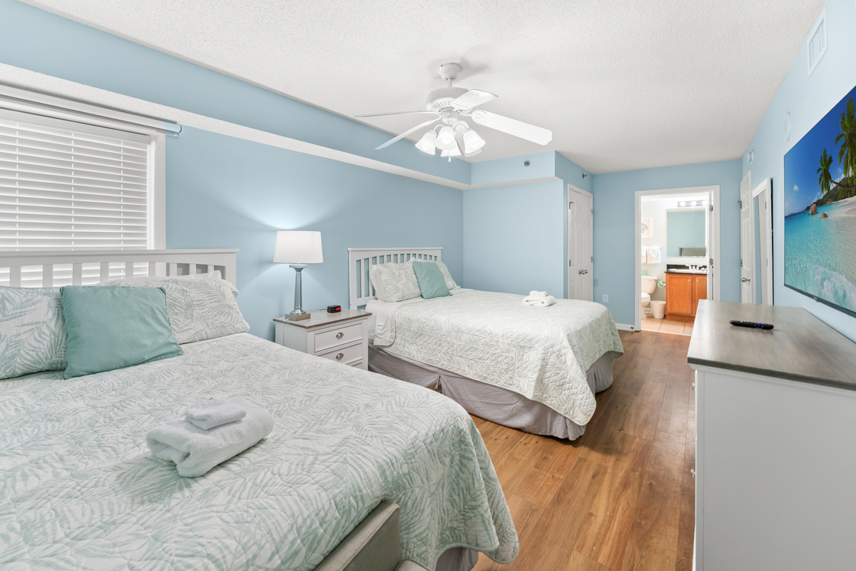 3rd Bedroom with 2 queen beds with ensuite