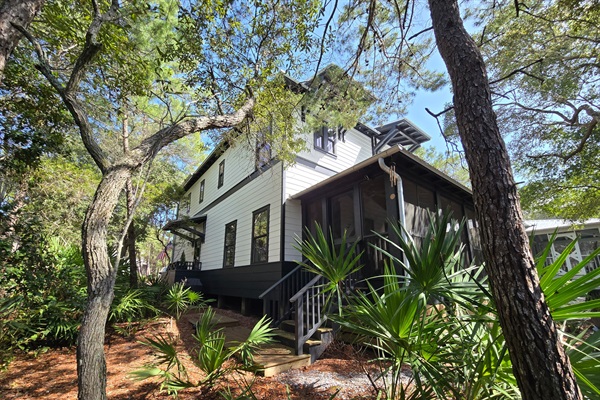 Side view showing porch stairs