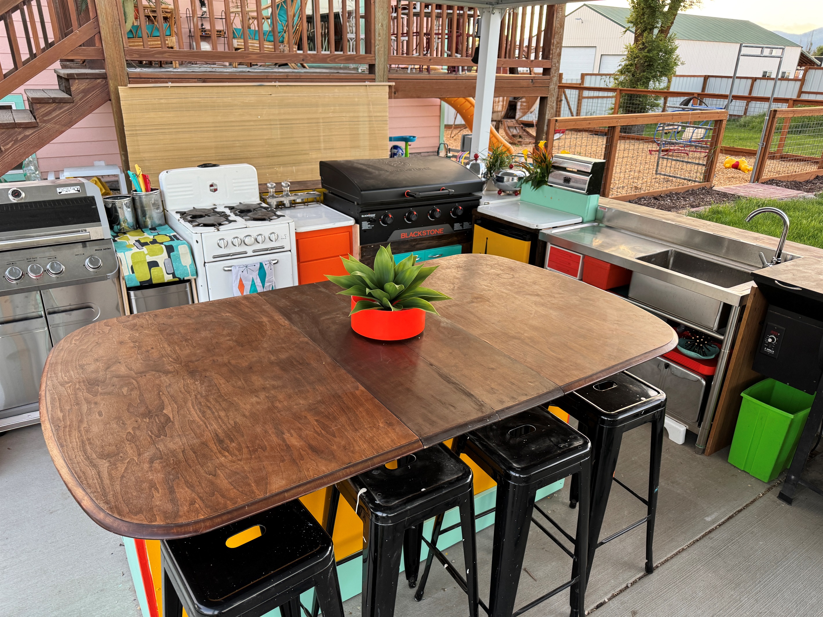 Outdoor kitchen