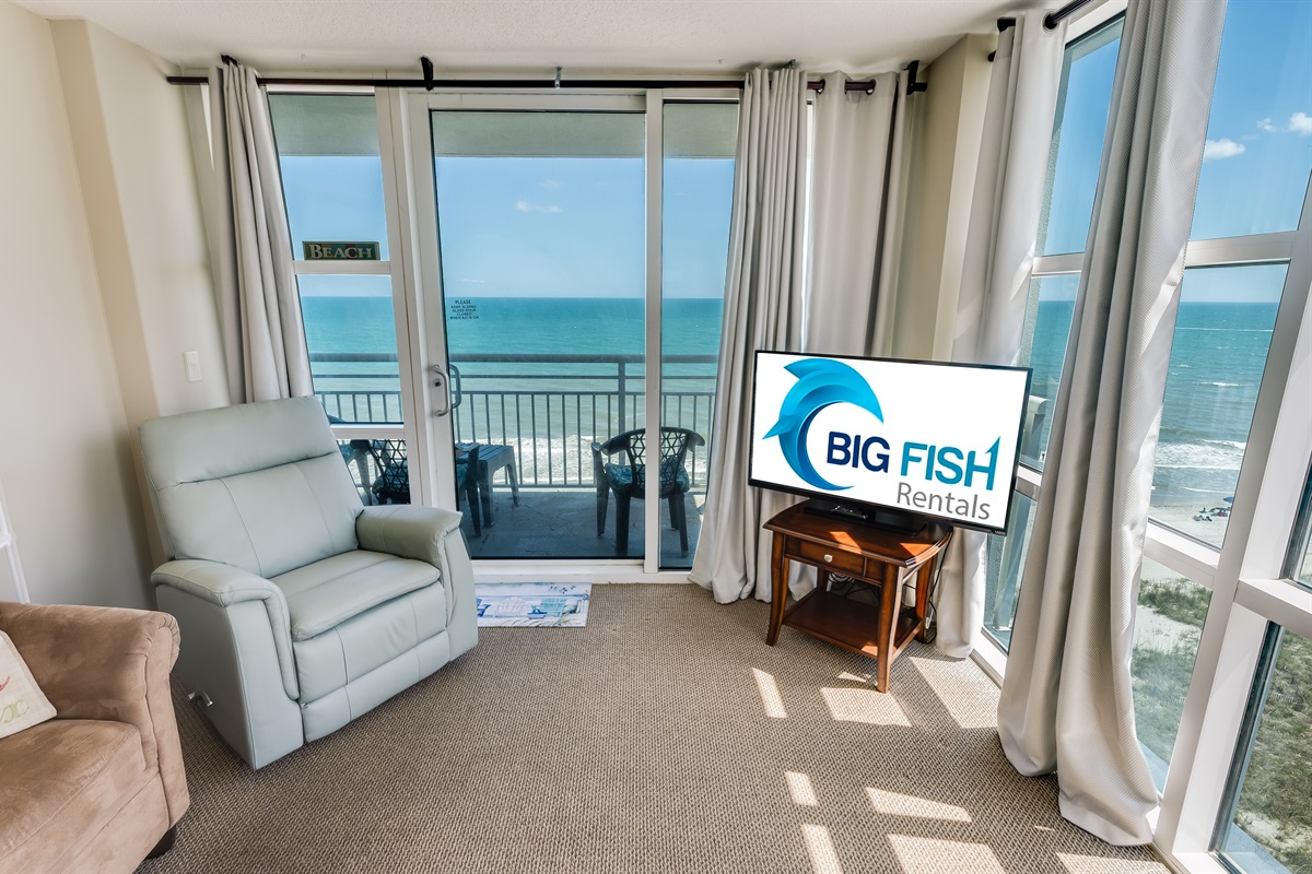 Amazing Living Room with Stunning Views🌊☀️