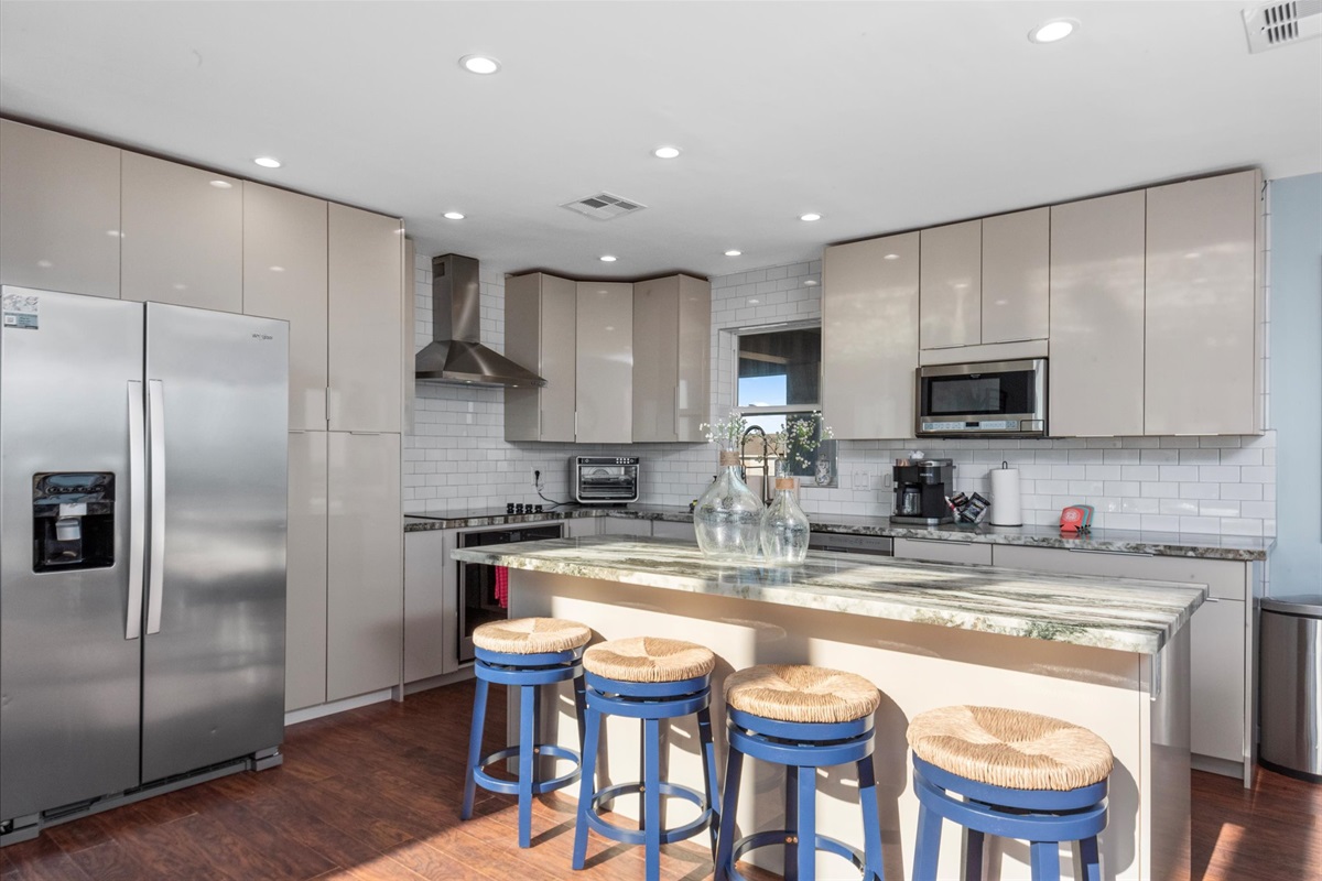 f5712d2e47424dd0898c652515802dff Large | Beachhouse | Texas | TX | Vacation Homes | Galveston | Crystal Beach | Kokomo | Breezy Days | Beachfront Elegance | Sunrise Serenity | Southern Sands Property Management, LLC