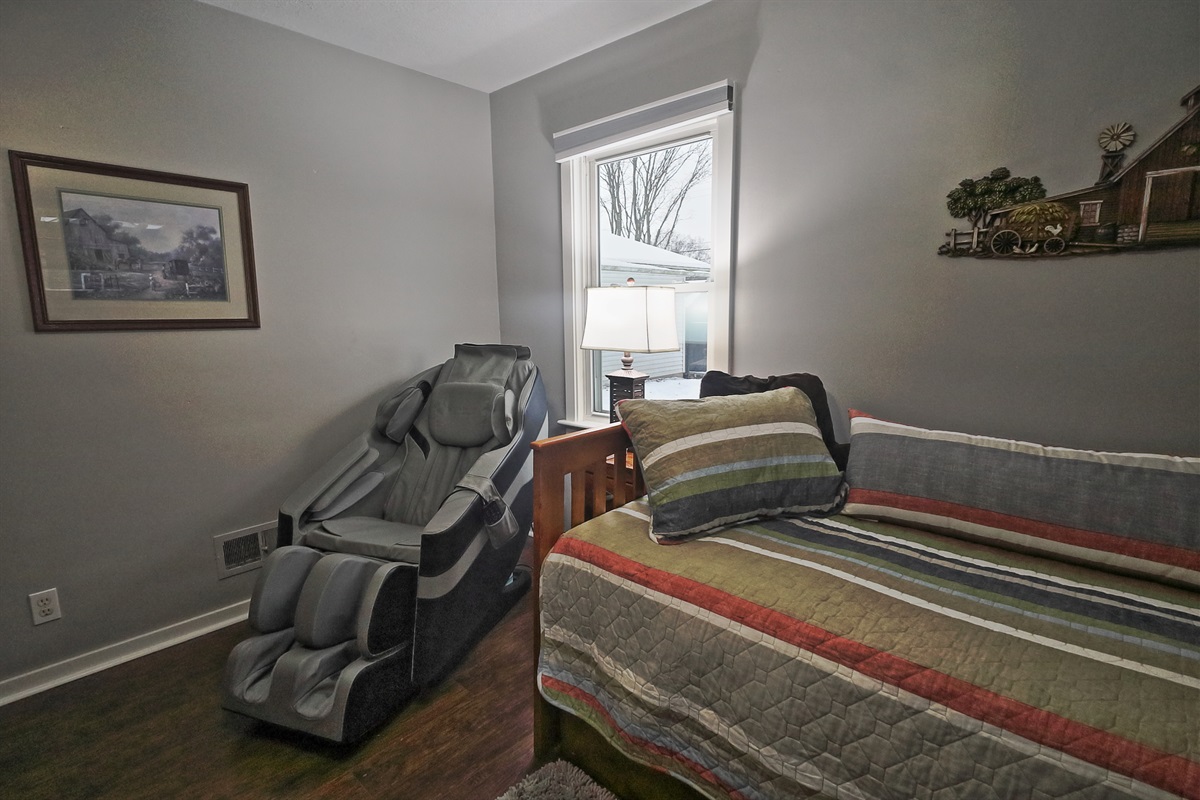 Trundle day bed and massage chair in the Farm room