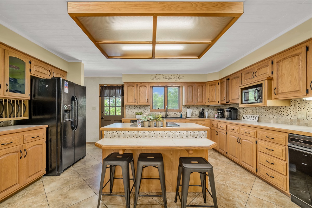 Large fully stocked kitchen. Great for family meal prep.