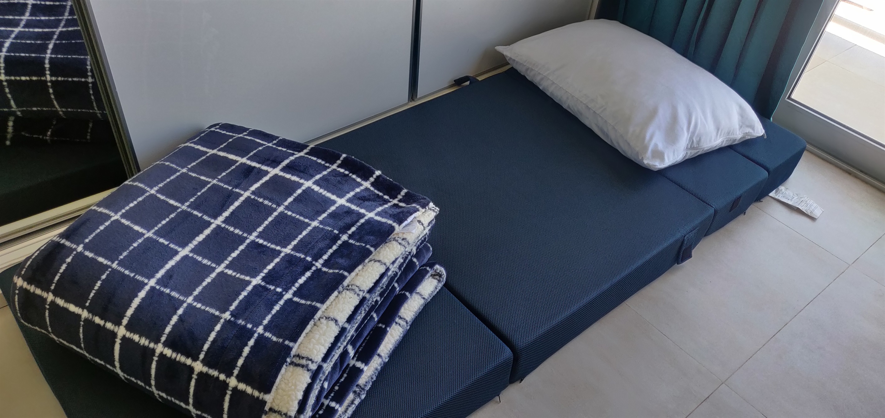 Fold up bed mat for additional guest