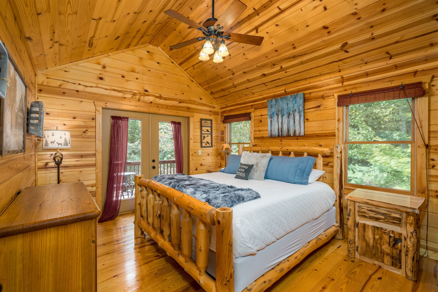 Find the king size bedroom right off the loft area for a deep and relaxing sleep. Large walk in closet with hangers. 