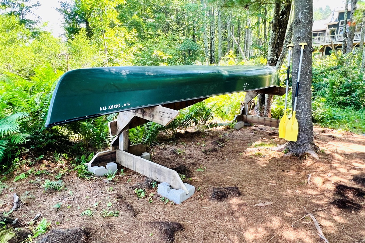Check out the canoe sitting right next to the dock, ready to go!