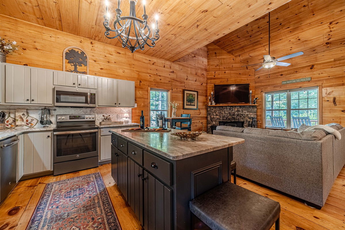 Fully Stocked Kitchen for Prepping Breakfast and Dinner