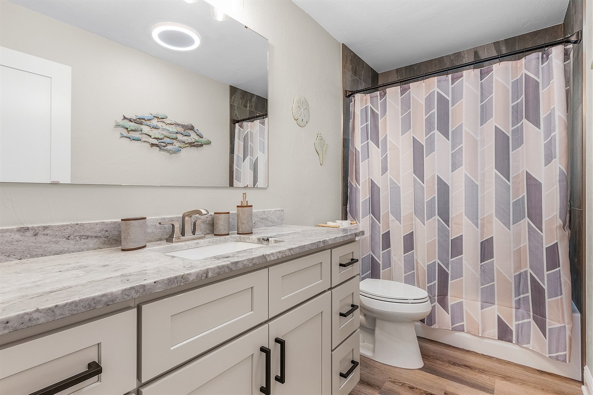 Stunning newly remodeled full 2nd bath!   Granite tops, tiled shower / tub surround and all new everything!