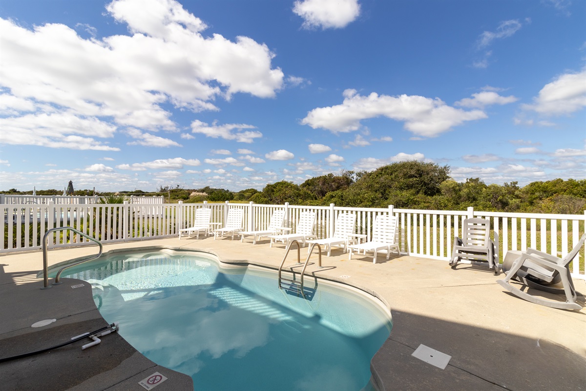 Sunny day in the pool!