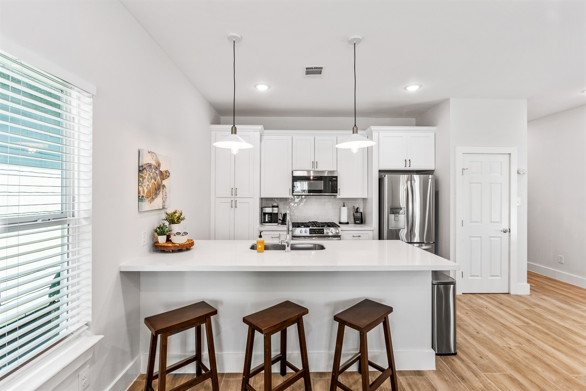 Neat and tidy kitchen!  Seating for 3 at the breakfast bar!