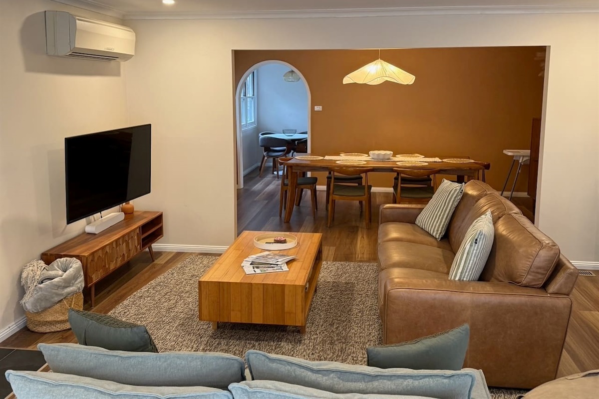 Amenities include TV, Sonos, Games/Puzzles