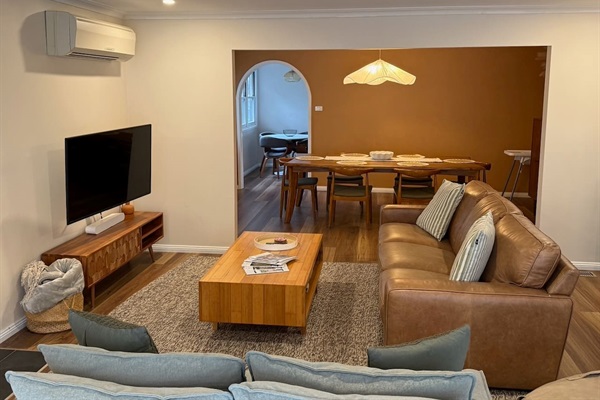 Amenities include TV, Sonos, Games/Puzzles