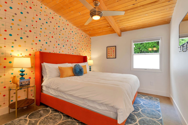 Middle bedroom with mini desk for remote work!