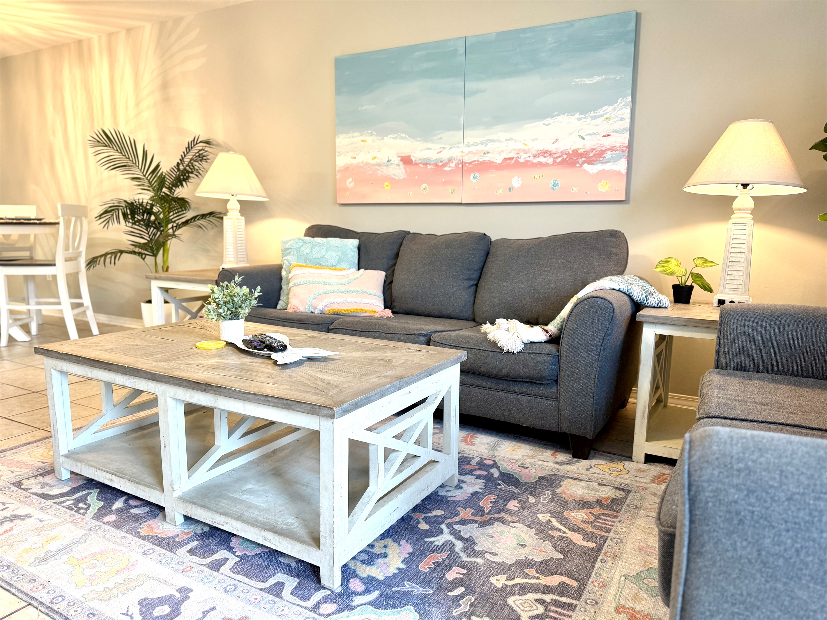 Open living space with plenty of room for everyone!