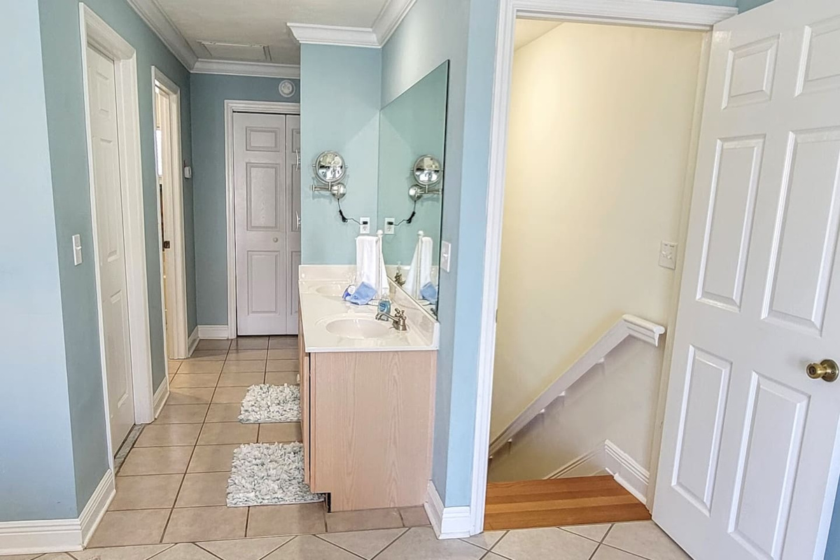  The master bath has the walk-in closet, double-sink vanity, and washer and dryer all in suite &mdash; the full retreat experience without leaving your floor.