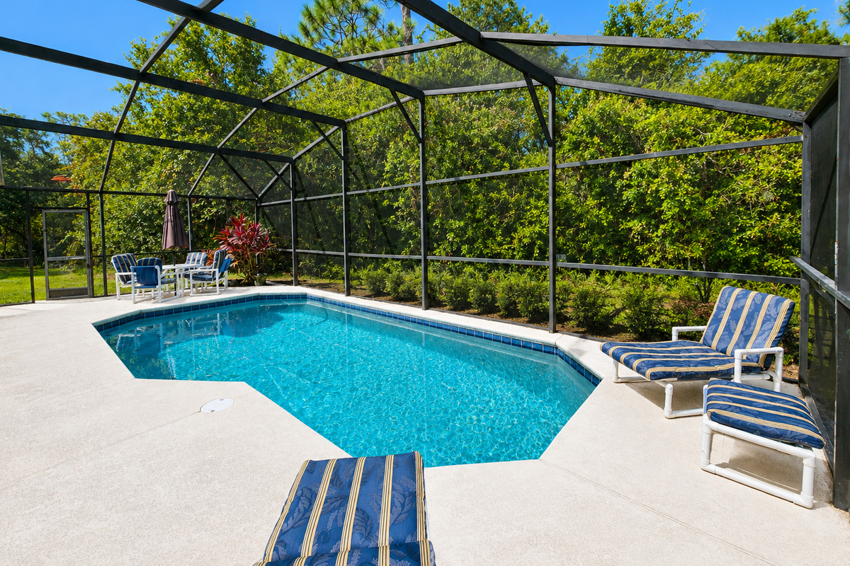 Private Screened Pool