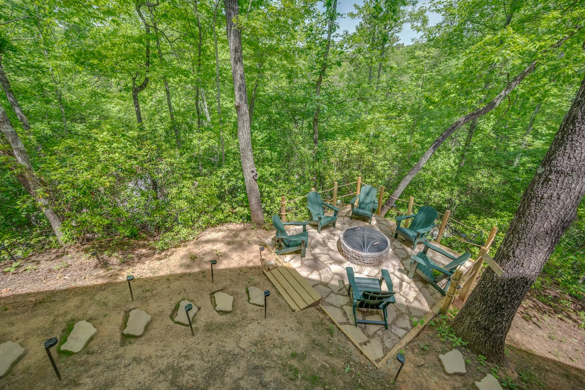 Spacious firepit area of the cabin. 