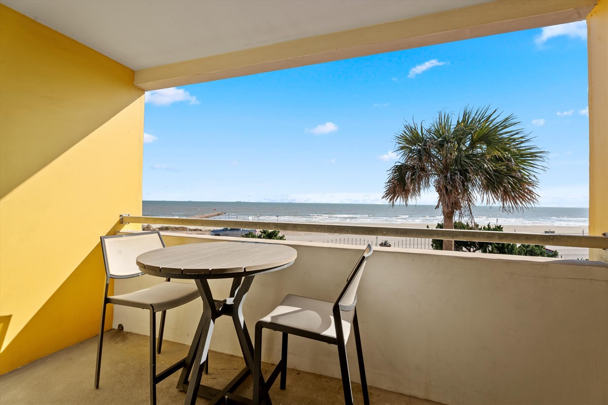 f5d51fcaf19746bab5d57539c7a62fbf Large | Beachhouse | Texas | TX | Vacation Homes | Galveston | Crystal Beach | Kokomo | Breezy Days | Beachfront Elegance | Sunrise Serenity | Southern Sands Property Management, LLC