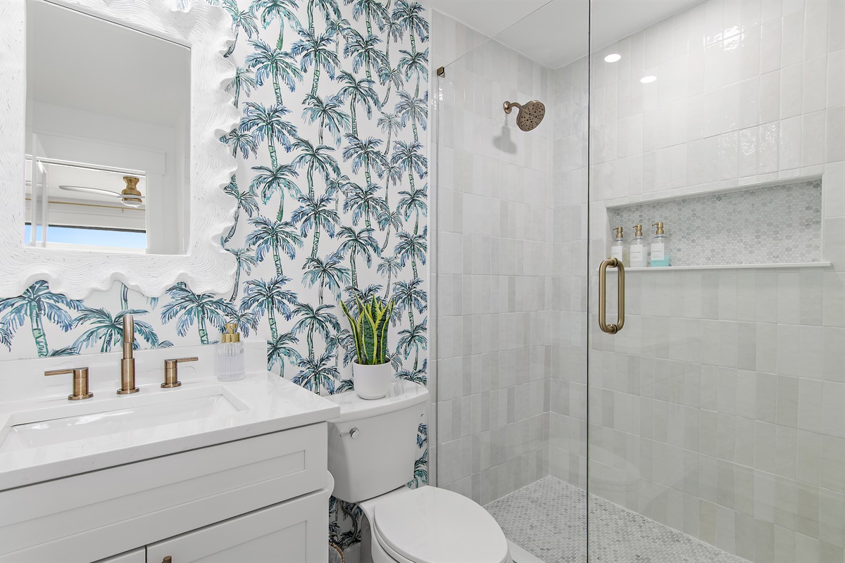 Start and end your day in this modern, refreshed bathroom.