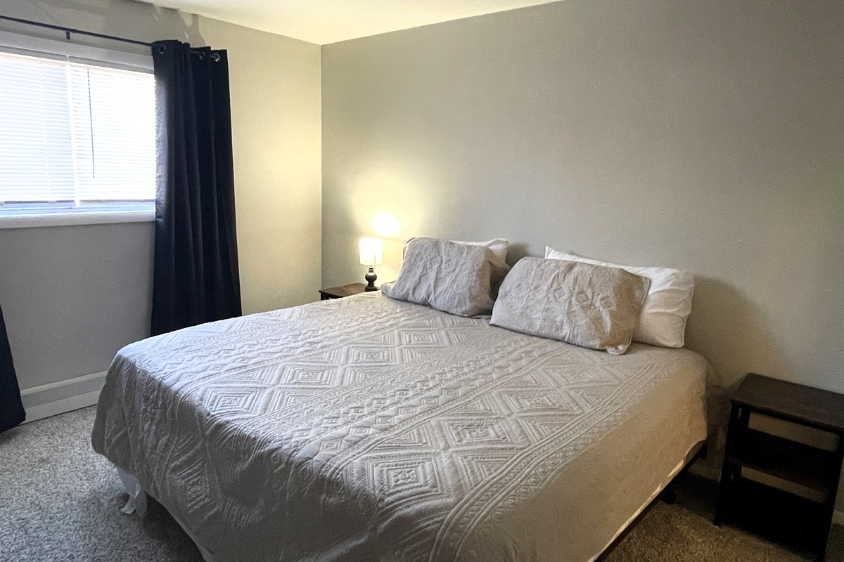 Bedroom 2, King-size bed with 40" Smart TV