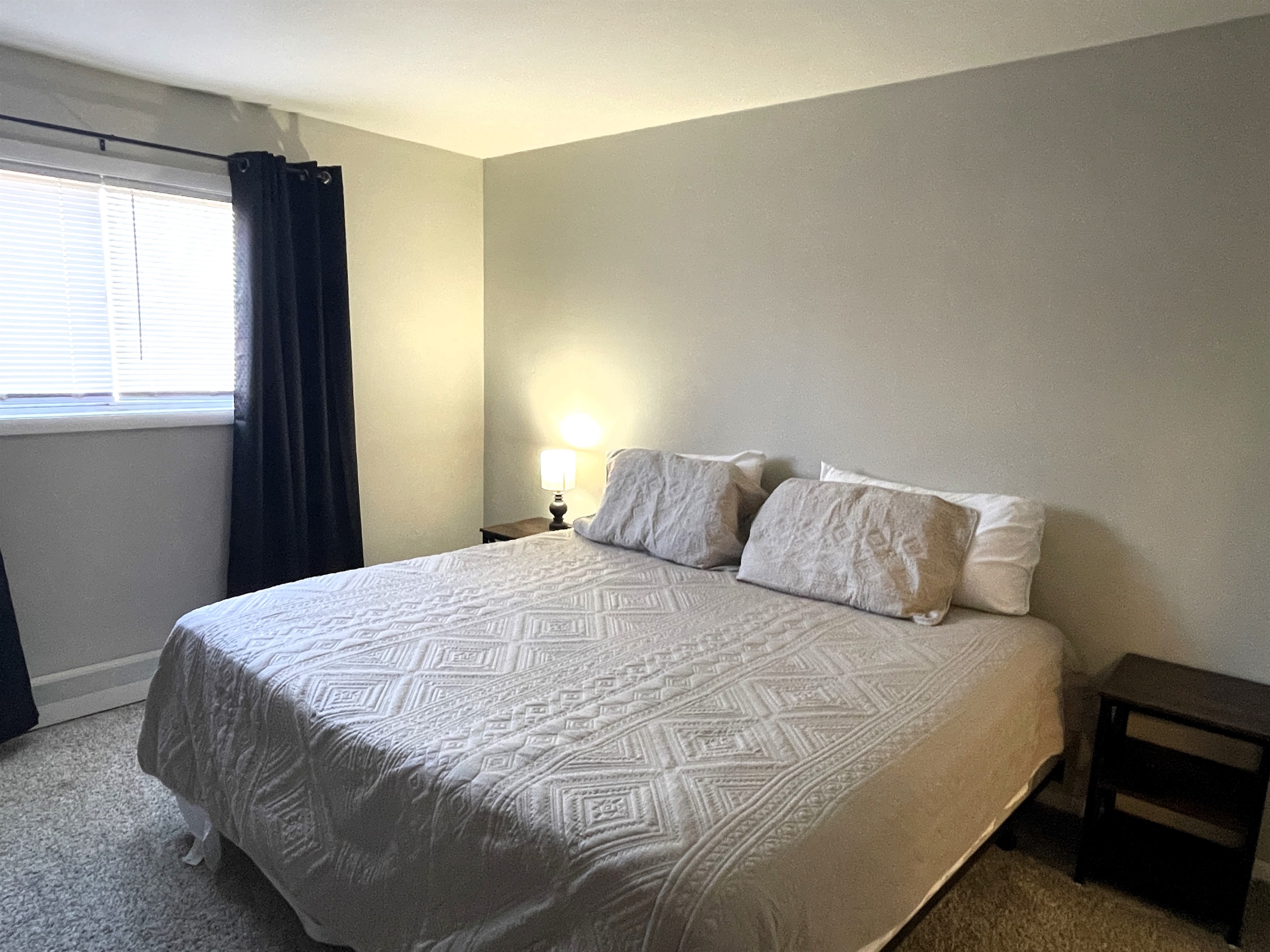 Bedroom 2, King-size bed with 40" Smart TV