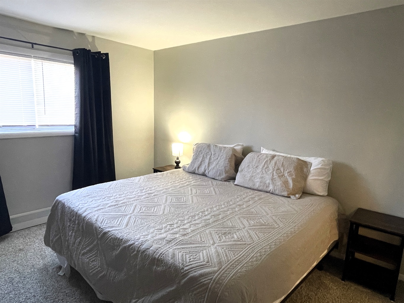 Bedroom 2, King-size bed with 40" Smart TV