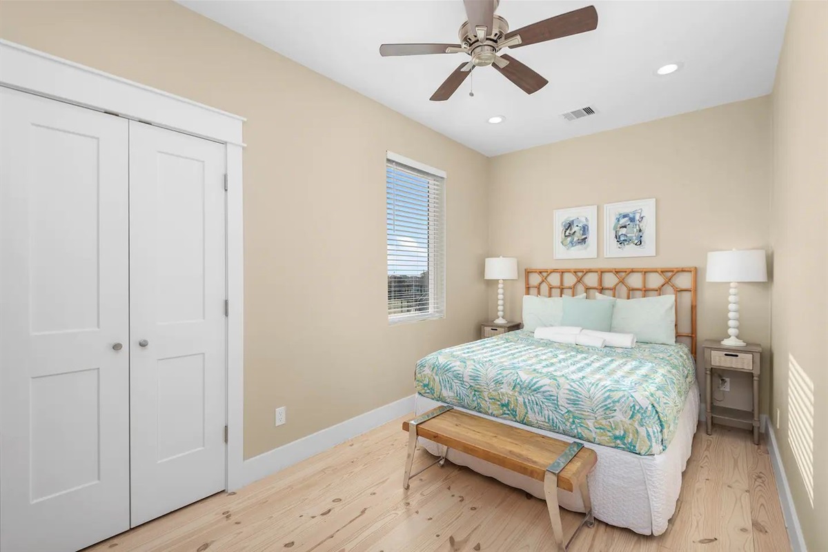 f5f4bfd5807d4e05bccabd9c47e21bef Large | Beachhouse | Texas | TX | Vacation Homes | Galveston | Crystal Beach | Kokomo | Breezy Days | Beachfront Elegance | Sunrise Serenity | Southern Sands Property Management, LLC