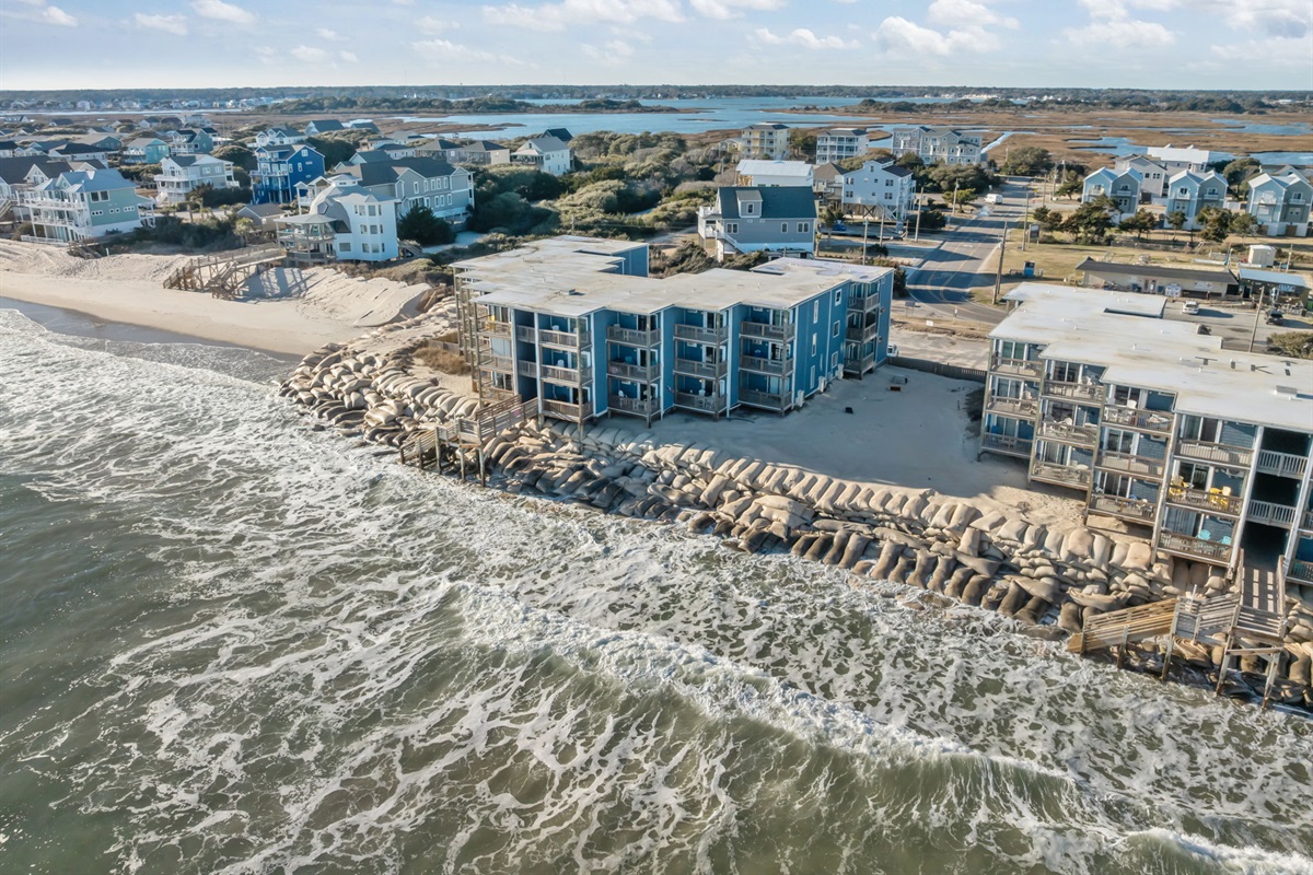 Building 8 at Topsail reef is unique in that a larger section is beach is available just to the south of the building
