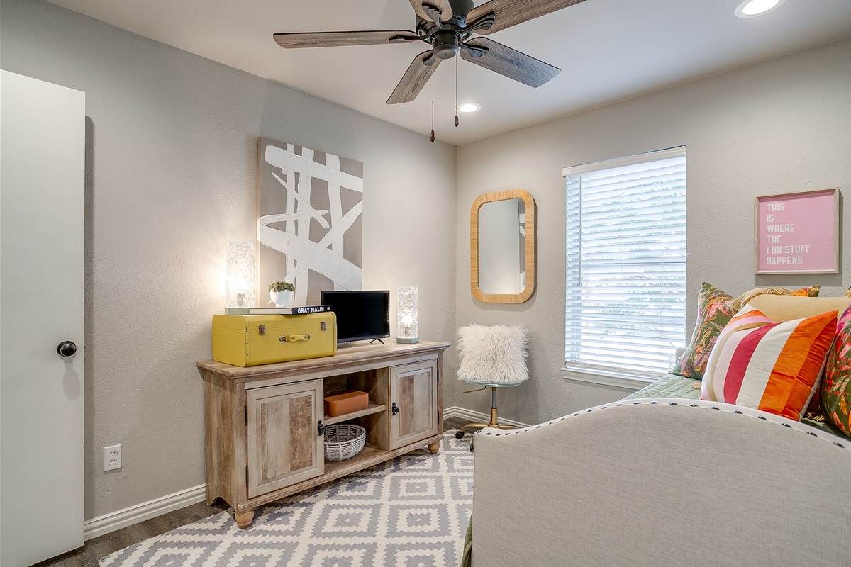 Guest Room with 2 Twin Beds