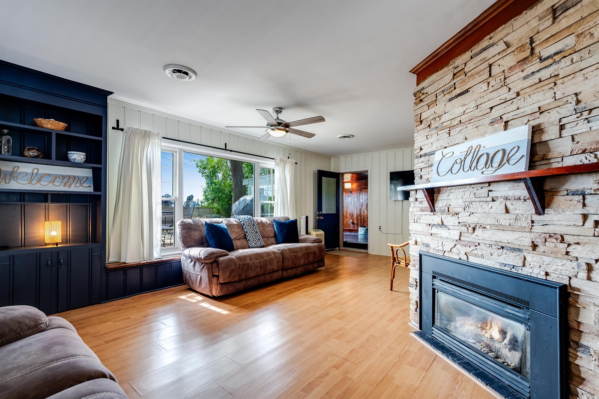 Sunlit meals framed by timeless design.