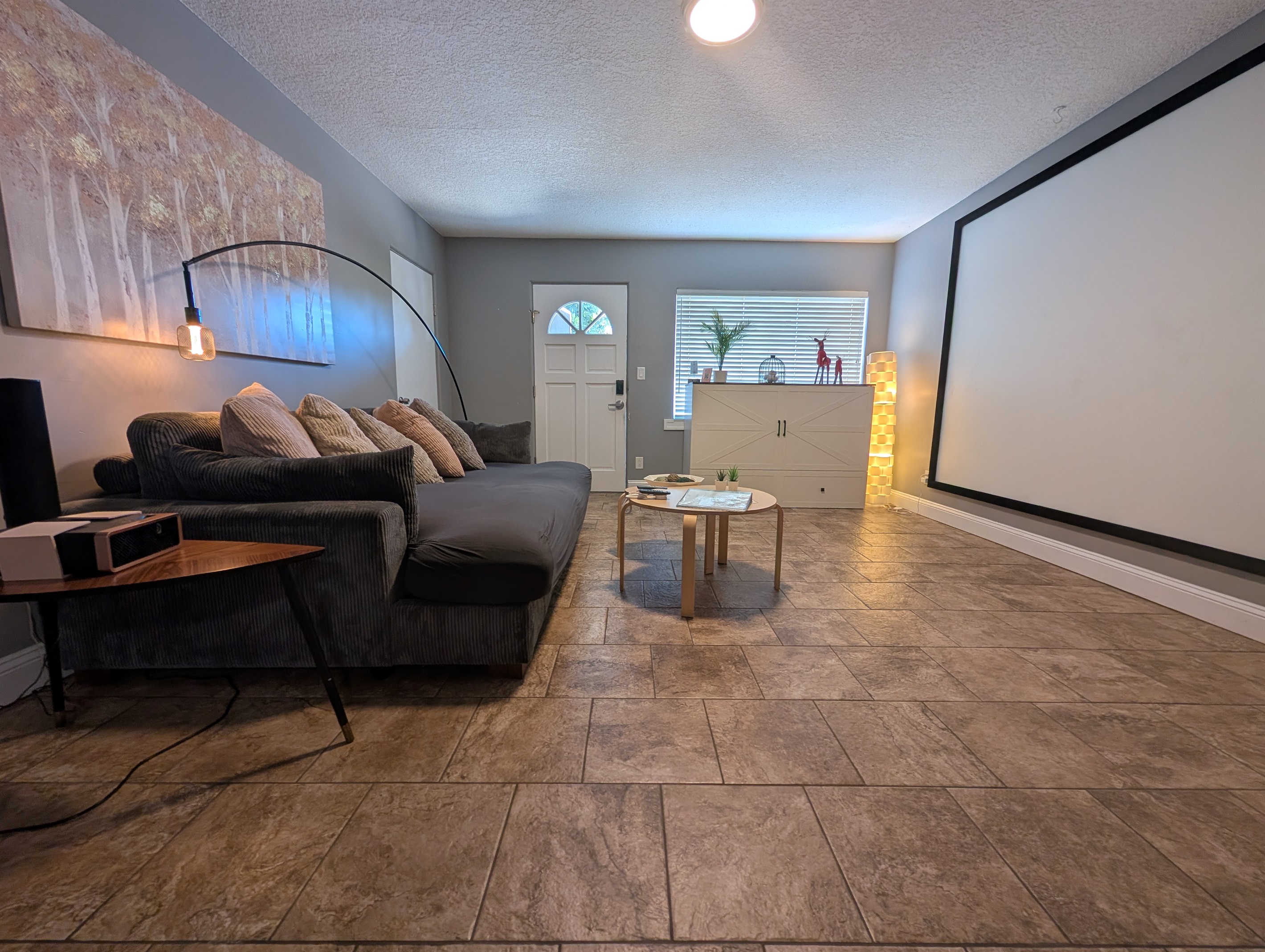 Group Retreat w/ Projector, Pool Table & Parking 6