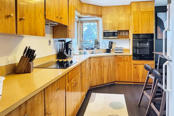 Quaint kitchen - fully stocked with cookware, dishes, and all the essentials.