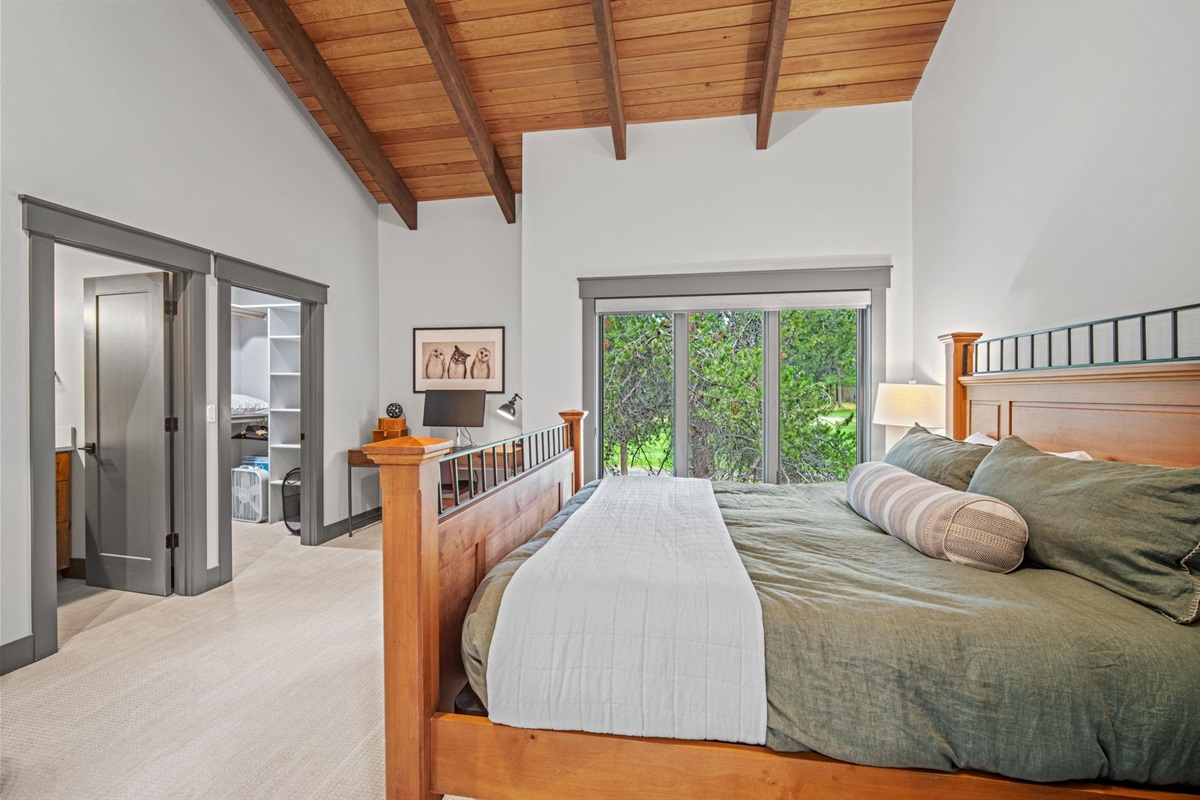 Upstairs: 4th Bedroom (King)