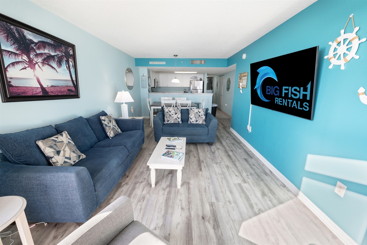 Living Room with Stunning Views🌊☀️