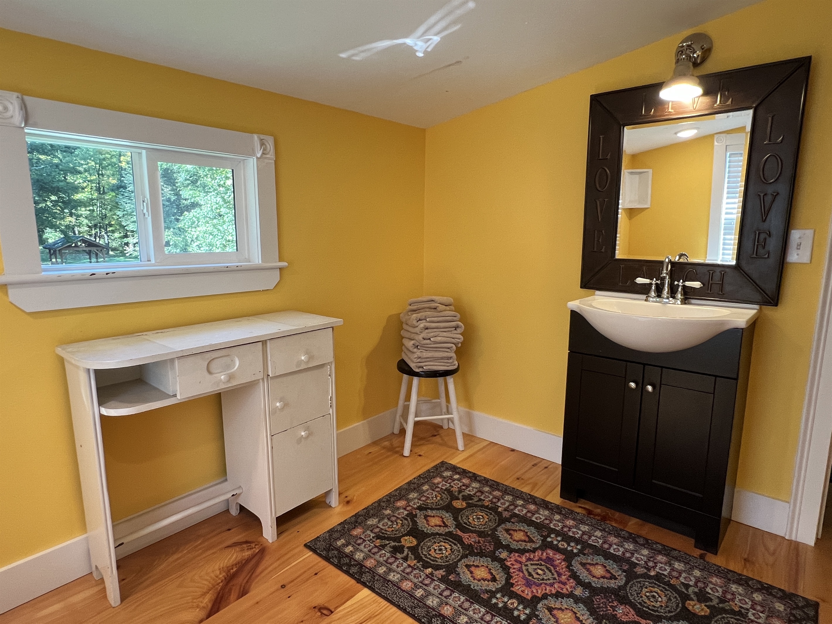 2nd Floor full bathroom.