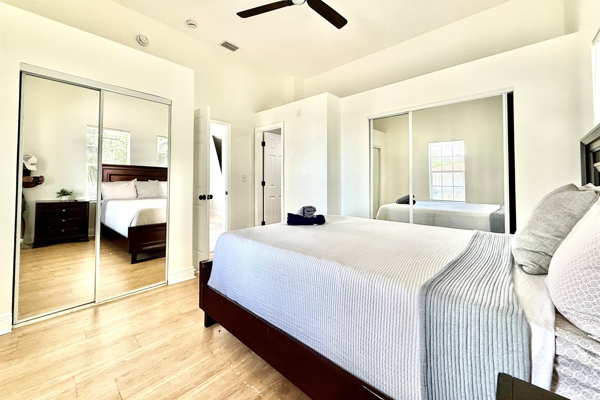 A clean design and cool-toned palette make this room ideal for guests who appreciate a calm and clutter-free space.