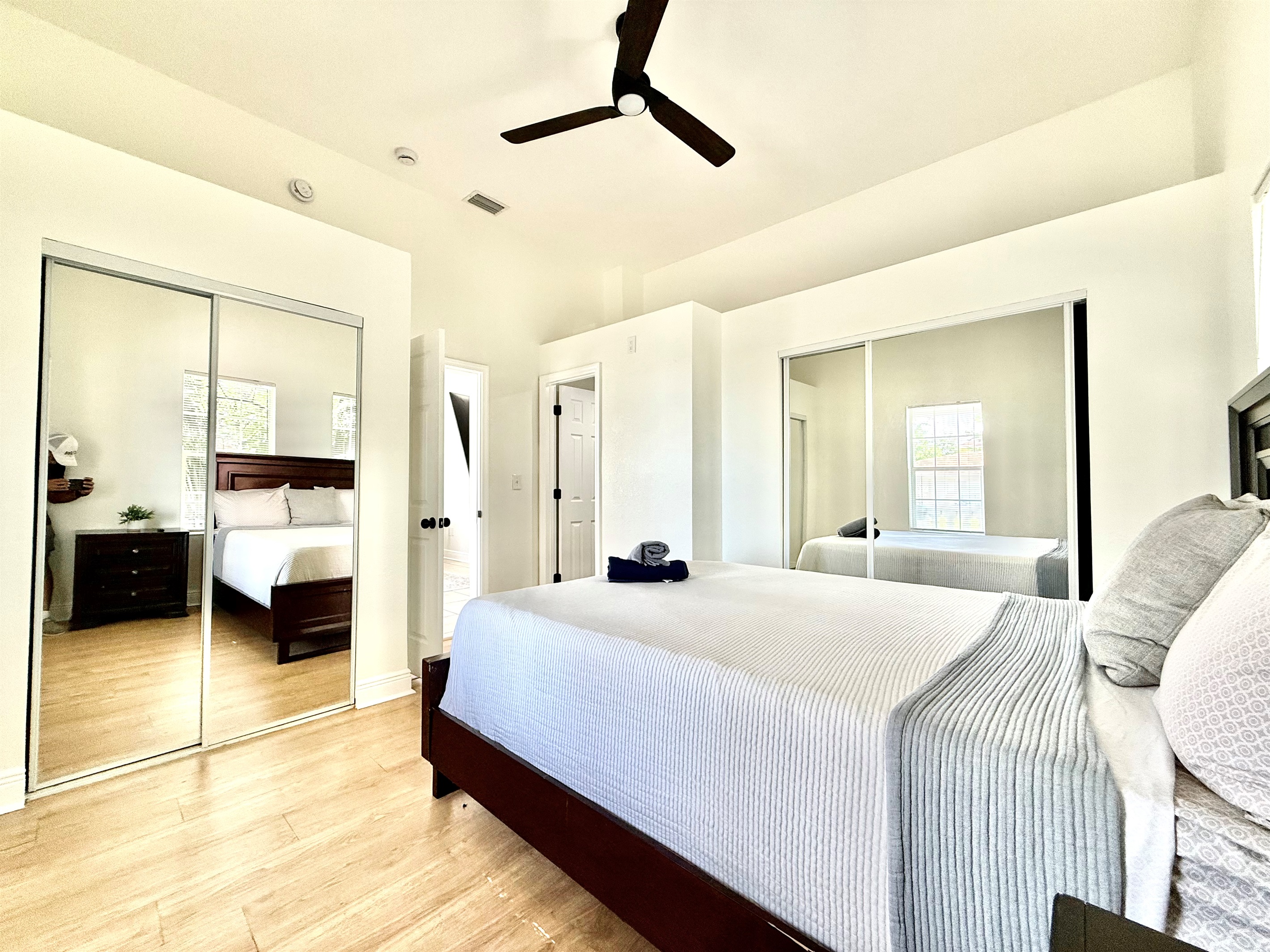 A clean design and cool-toned palette make this room ideal for guests who appreciate a calm and clutter-free space.