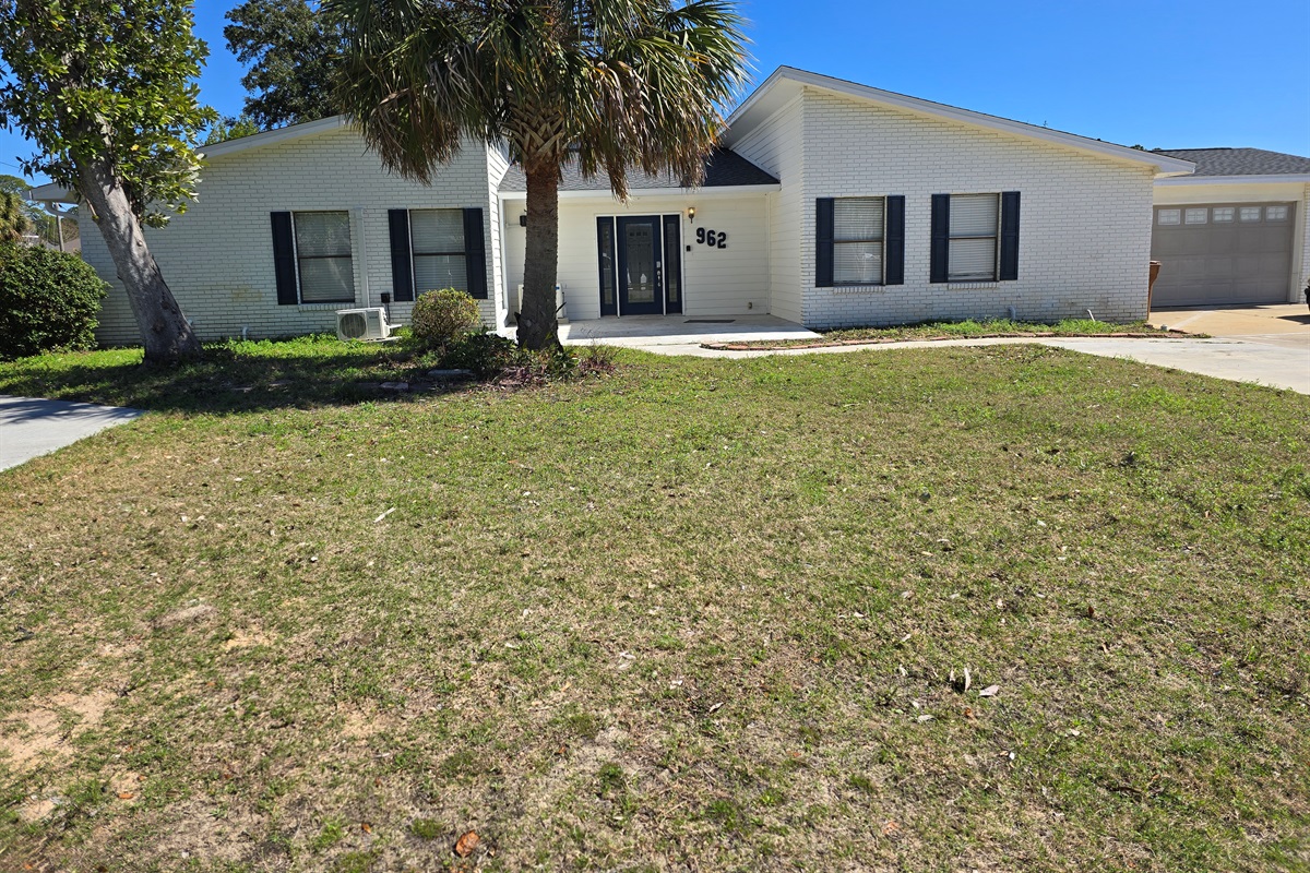 Beach fun is located in this house.  Your suite is on the front left side, entering from the side of the house steps from your parking space.