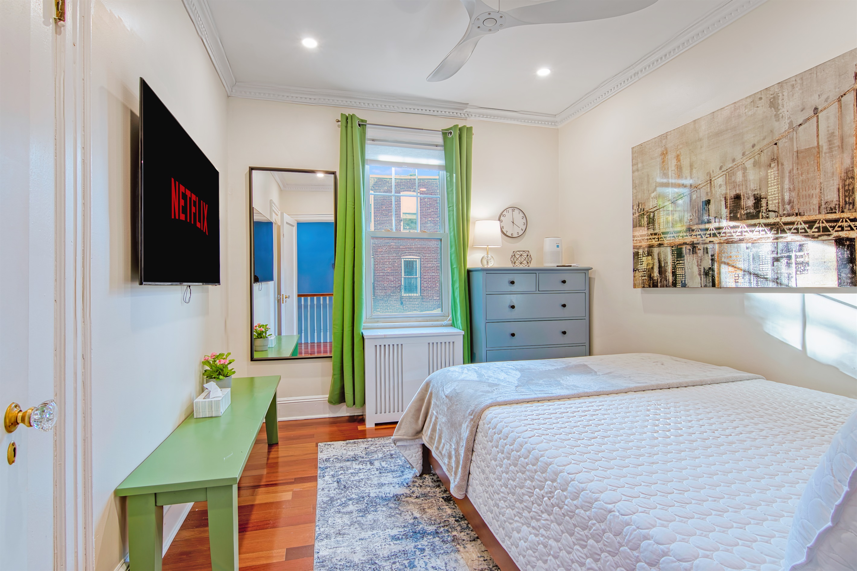 Queen bed, 55" TV, ceiling fan,