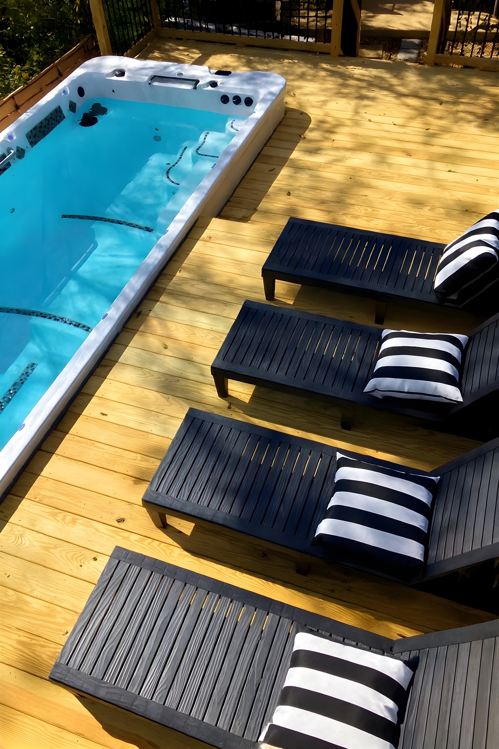 {Deck} Lounge by the heated pool and take in the Mountain Views. 