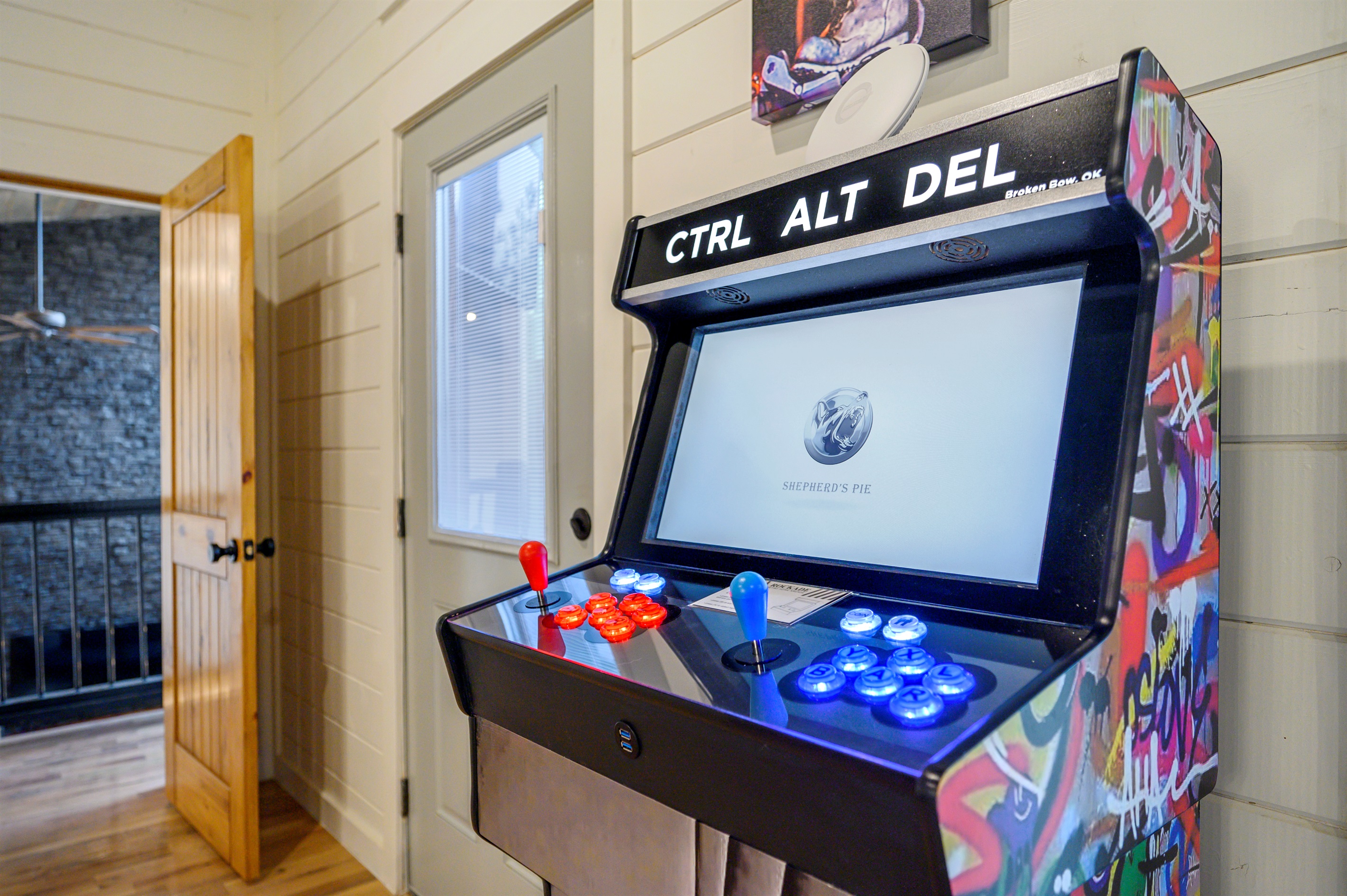 An entertainment space featuring over 100 arcade games, perfect for fun, competition, and group play. 🎮✨