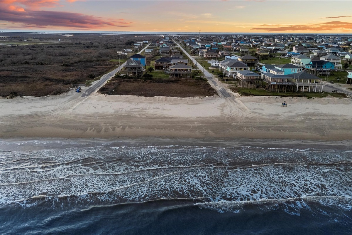 f64a61e05e9c48eabca0944ccb41de65 Large | Beachhouse | Texas | TX | Vacation Homes | Galveston | Crystal Beach | Kokomo | Breezy Days | Beachfront Elegance | Sunrise Serenity | Southern Sands Property Management, LLC