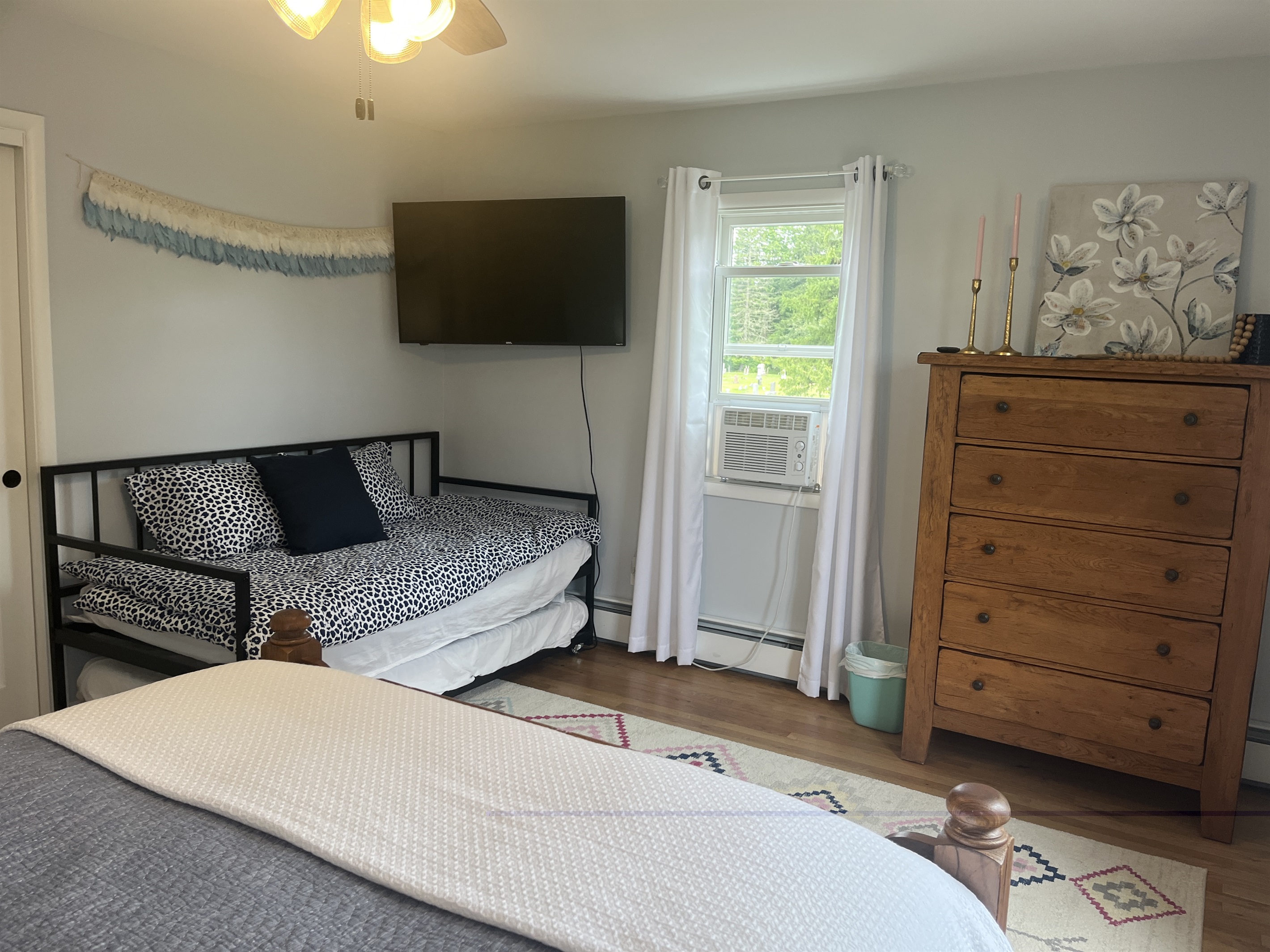 2nd floor Queen + Twin Daybed