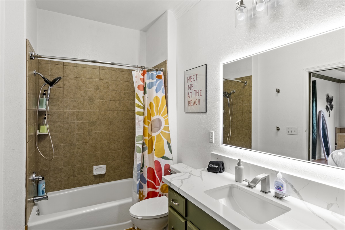 Master Shower/Tub