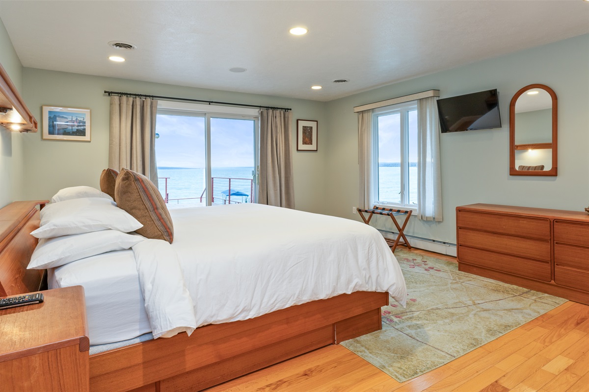 King Master bedroom with lake views and ensuite bathroom with walk in shower